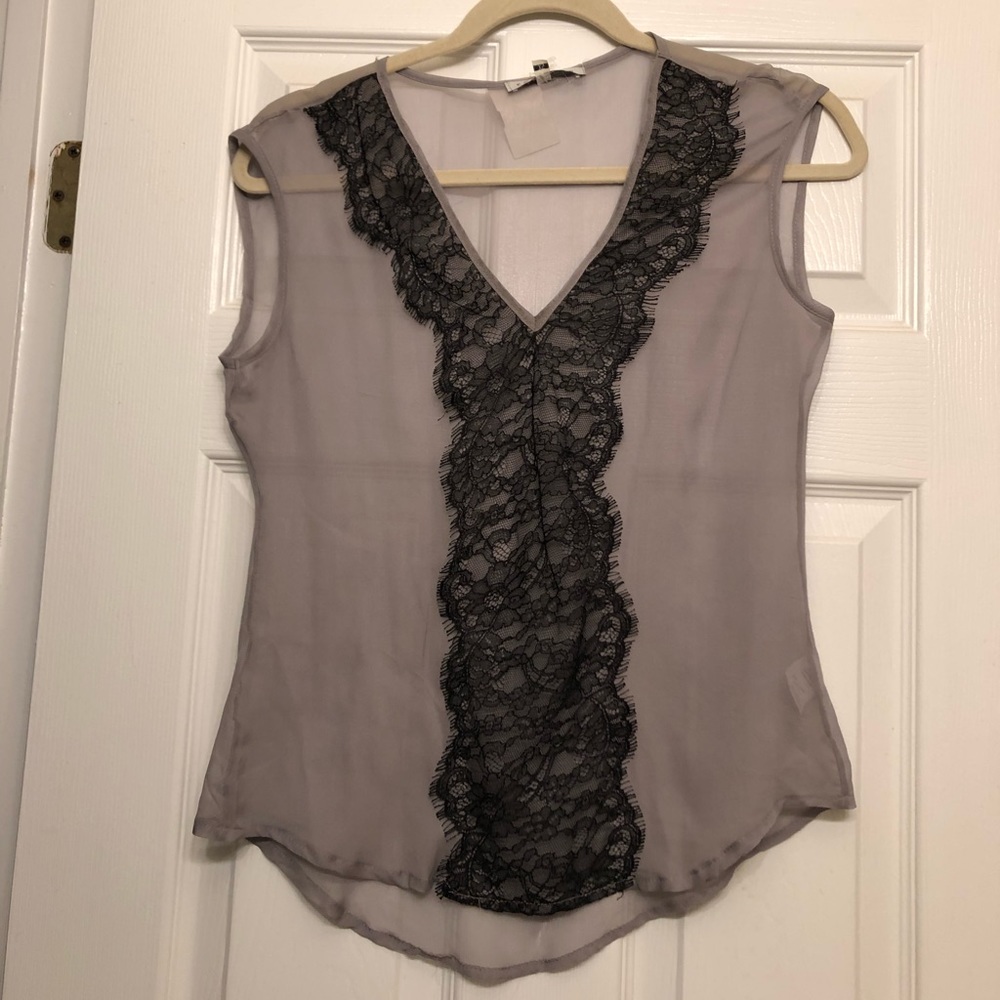 Gray blouse with black lace detail (XS)